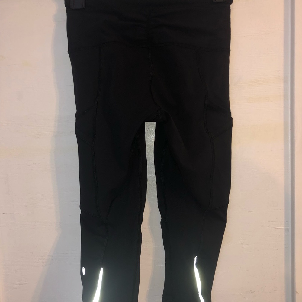 Gently used Lululemon Crop leggings
